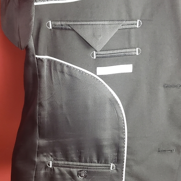 Lineage Performance Suit - Picture 10 of 12